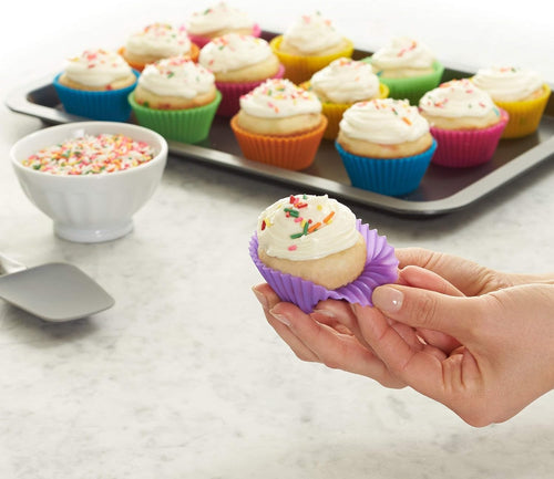 Amazon Basics Muffinform Silikon, 24er-Pack Wiederverwendbare Backförmchen, Mehrfarbig, Ofenfest bis 220°C