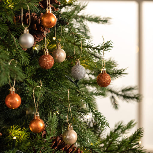 Valery Madelyn Weihnachtskugeln,49 stück Christbaumkugeln Weihnachtskugel mit Geschenkpaket, 3cm Weihnachtsbaumschmuck Christbaumschmuck mit Aufhänger,deko Weihnachten,Thema Rot Gold