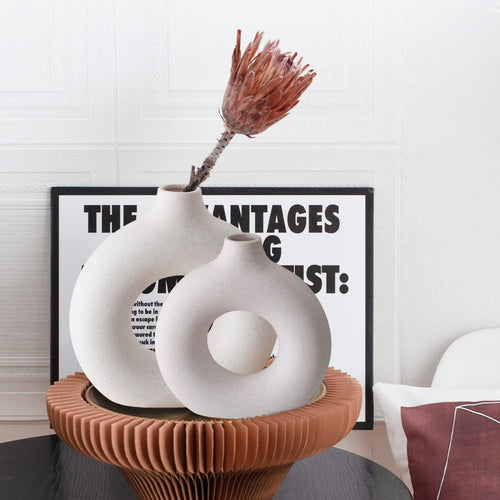 Weiße Donut Keramik Vase Satz von 2 für Moderne Home Decor, Runde Matte Vasen für Pampasgras, Neutral Boho Nordic Minimalismus Stil Blumenvasen（Groß+klein）