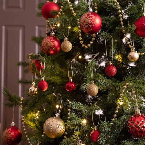 Valery Madelyn Weihnachtskugeln,49 stück Christbaumkugeln Weihnachtskugel mit Geschenkpaket, 3cm Weihnachtsbaumschmuck Christbaumschmuck mit Aufhänger,deko Weihnachten,Thema Rot Gold